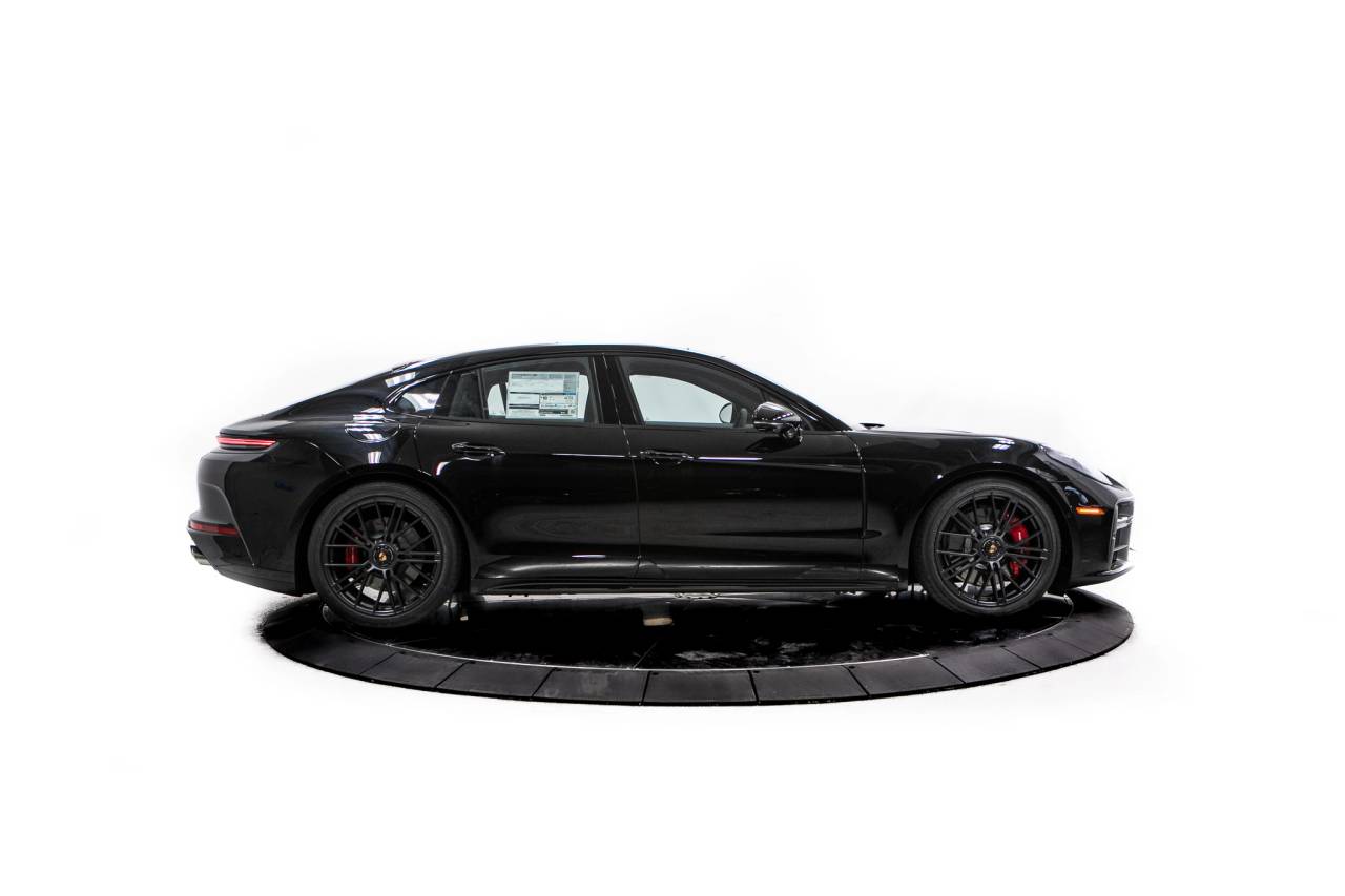 Thumbnail: 2026 Porsche Panamera - 8