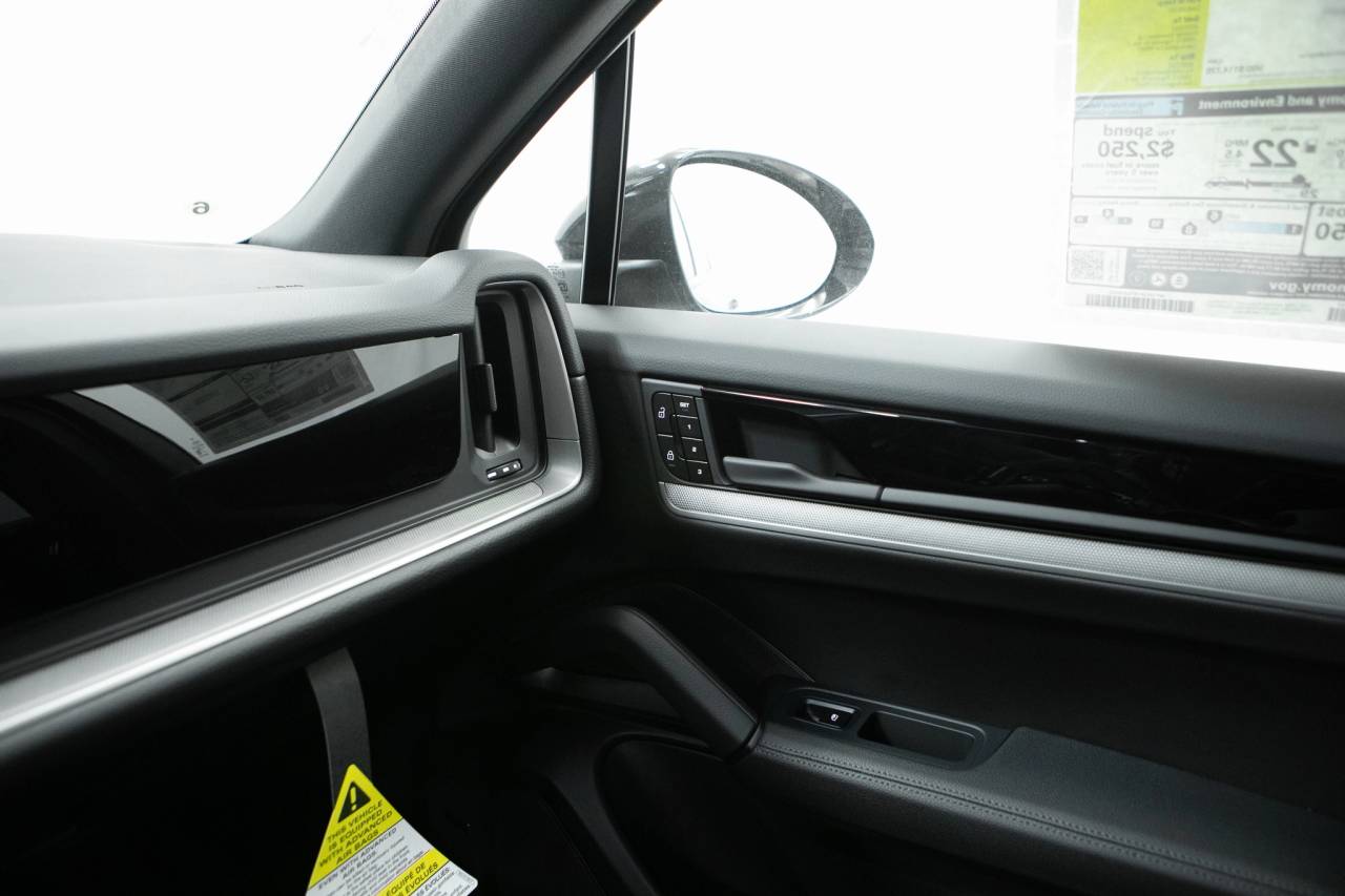 Thumbnail: 2026 Porsche Cayenne - 31