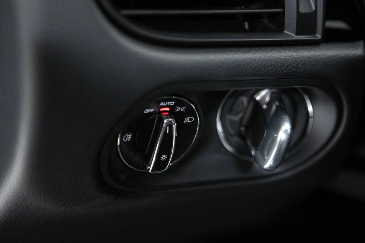 Thumbnail: 2026 Porsche Macan - 27