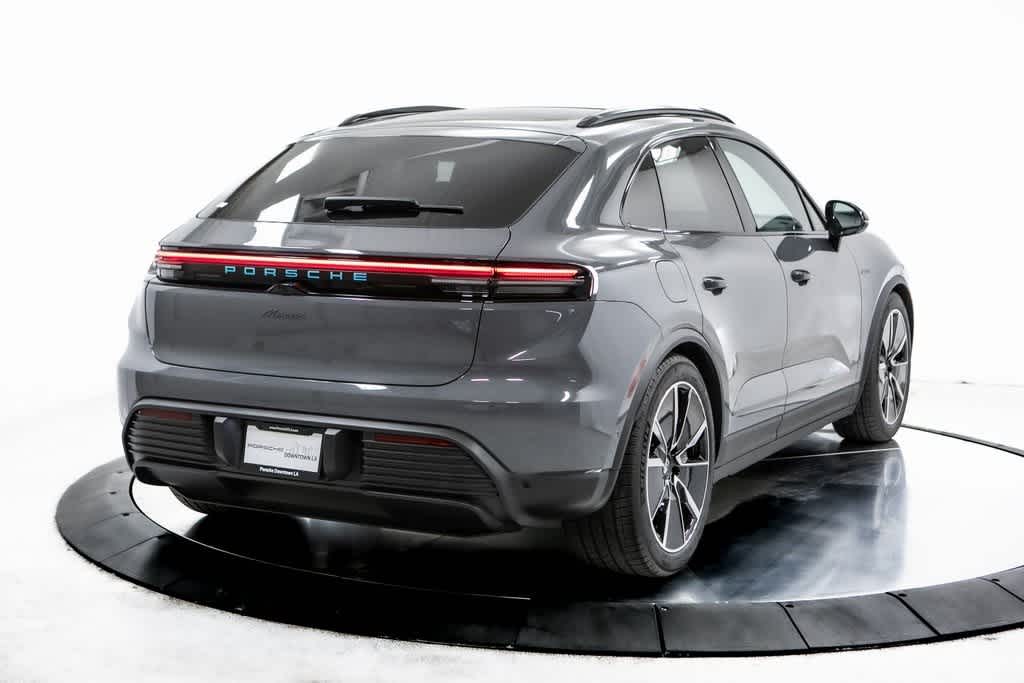 Thumbnail: 2025 Porsche Macan - 7