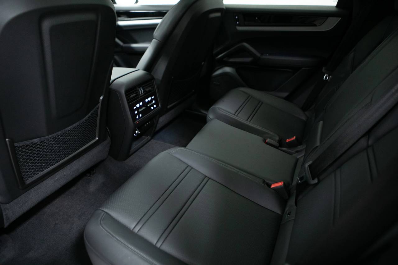 Thumbnail: 2025 Porsche Cayenne - 37