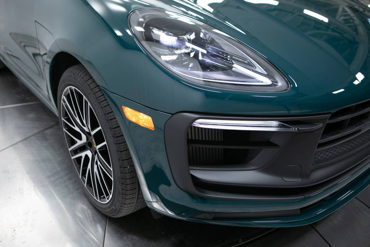 Thumbnail: 2026 Porsche Macan - 12
