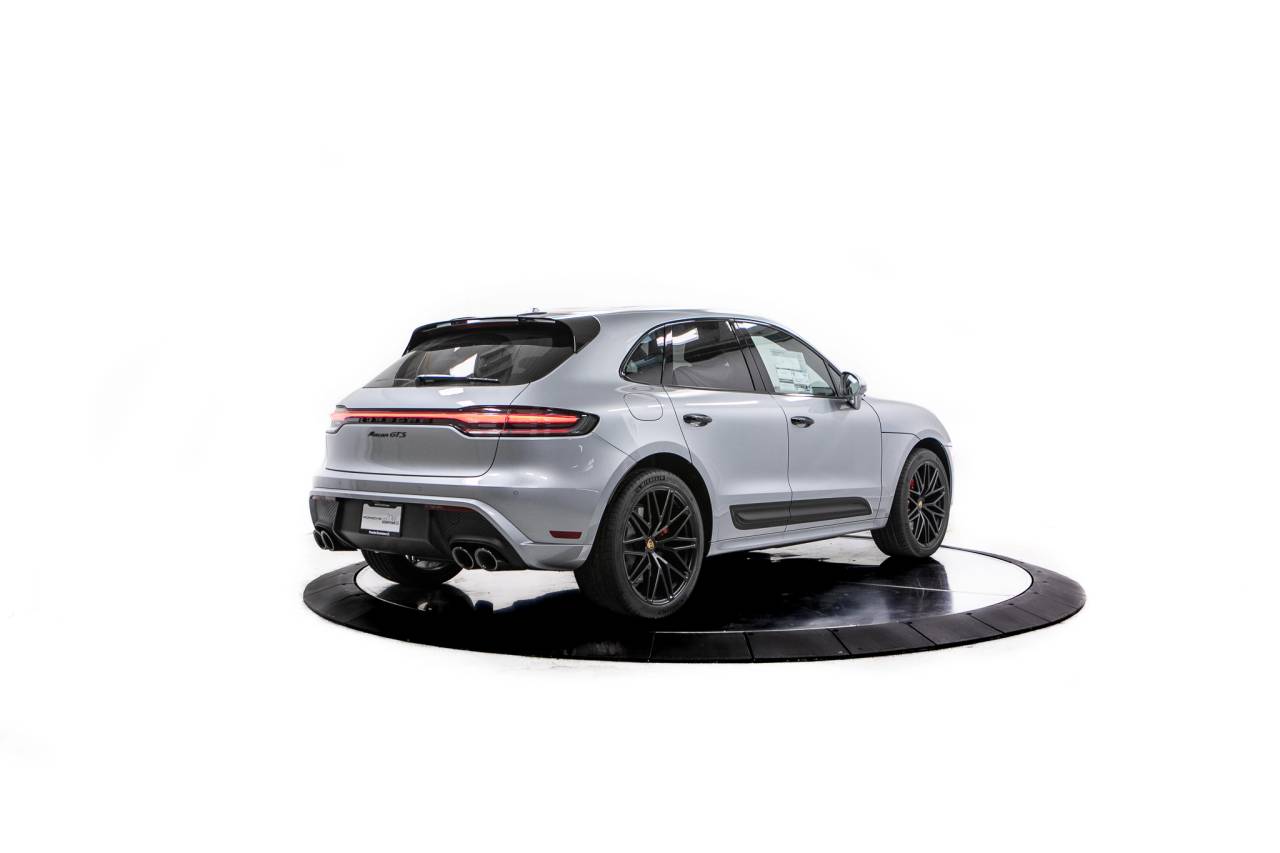 Thumbnail: 2026 Porsche Macan - 7