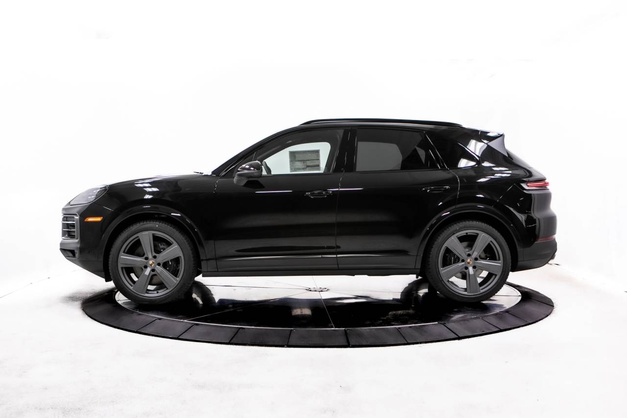 2026 Porsche Cayenne photo 2