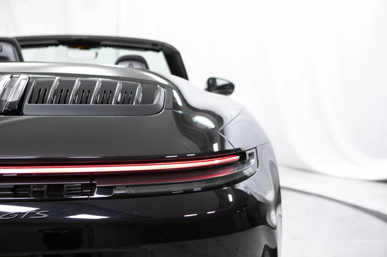 Thumbnail: 2026 Porsche 911 - 18