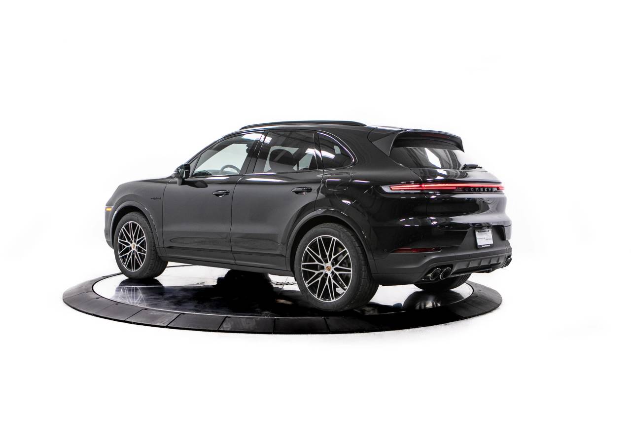 2026 Porsche Cayenne E-Hybrid photo 2