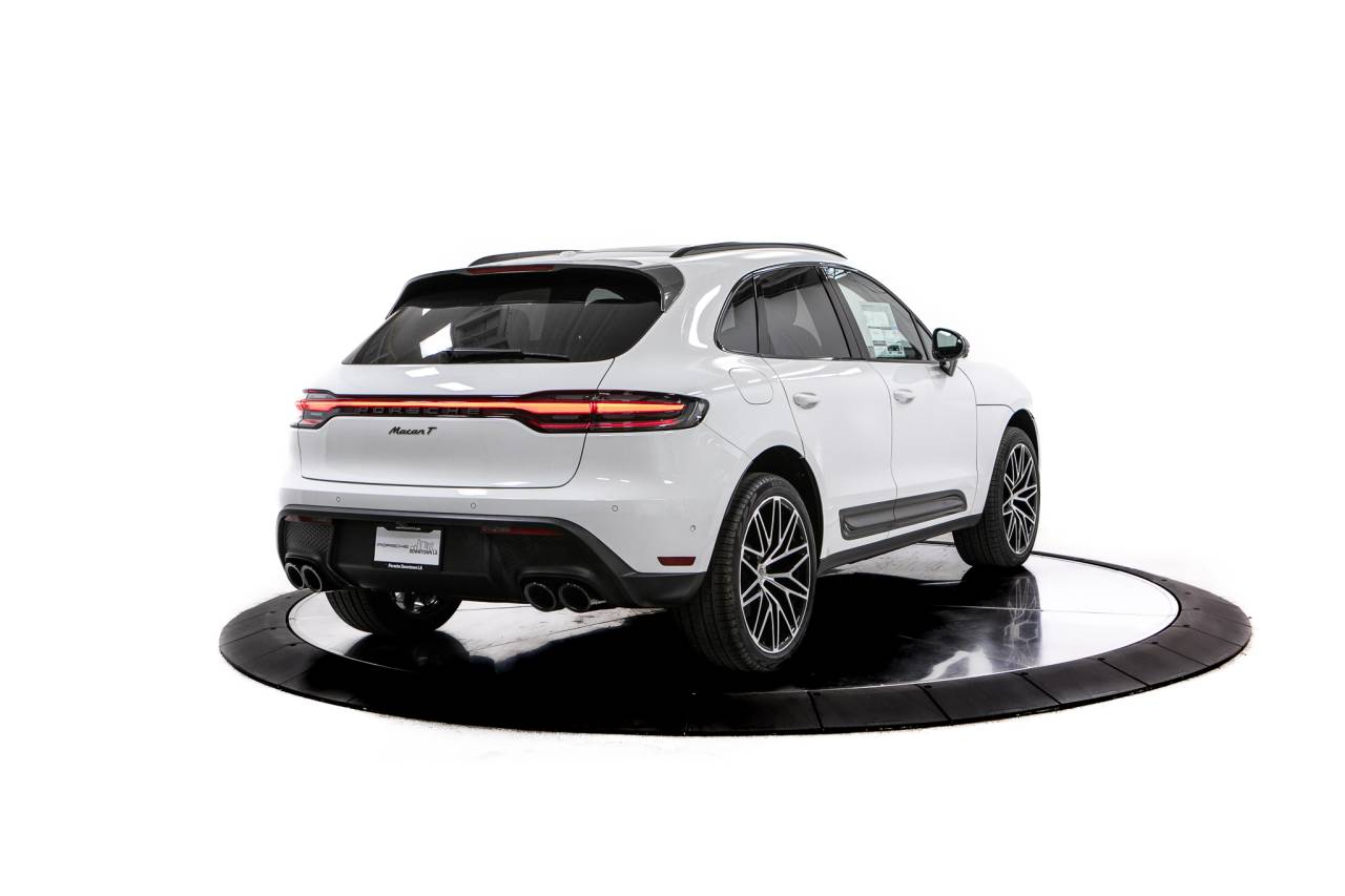 Thumbnail: 2026 Porsche Macan - 7
