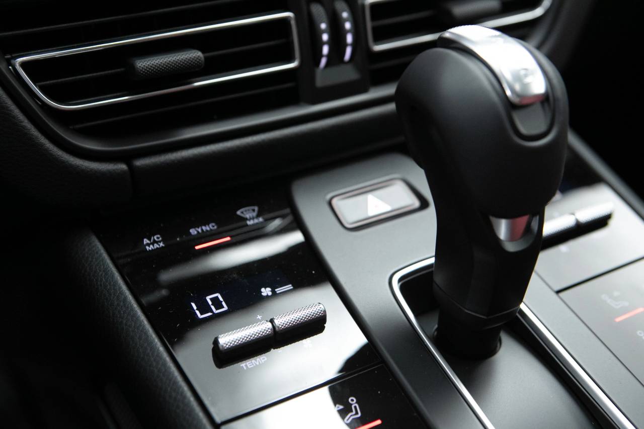 Thumbnail: 2026 Porsche Macan - 26