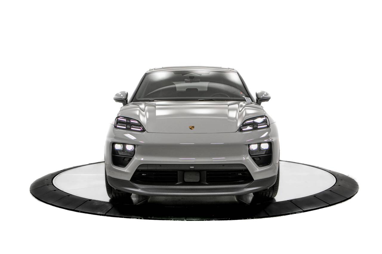 Thumbnail: 2026 Porsche Macan - 10