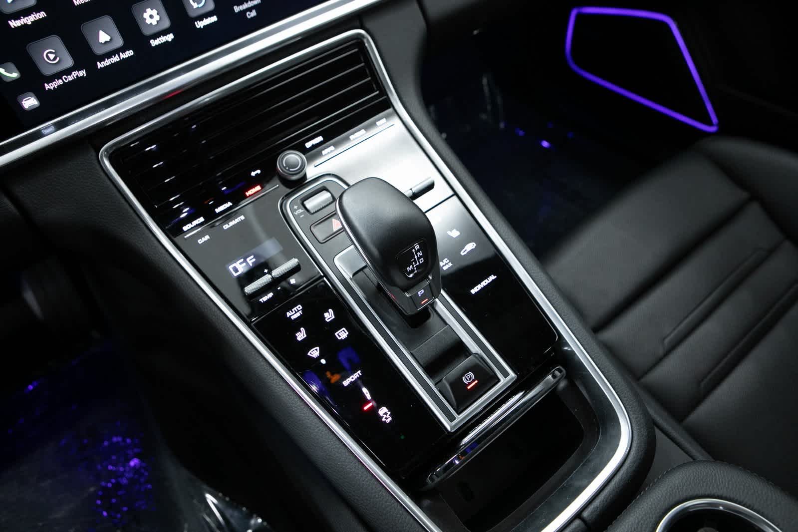 Thumbnail: 2023 Porsche Panamera - 21