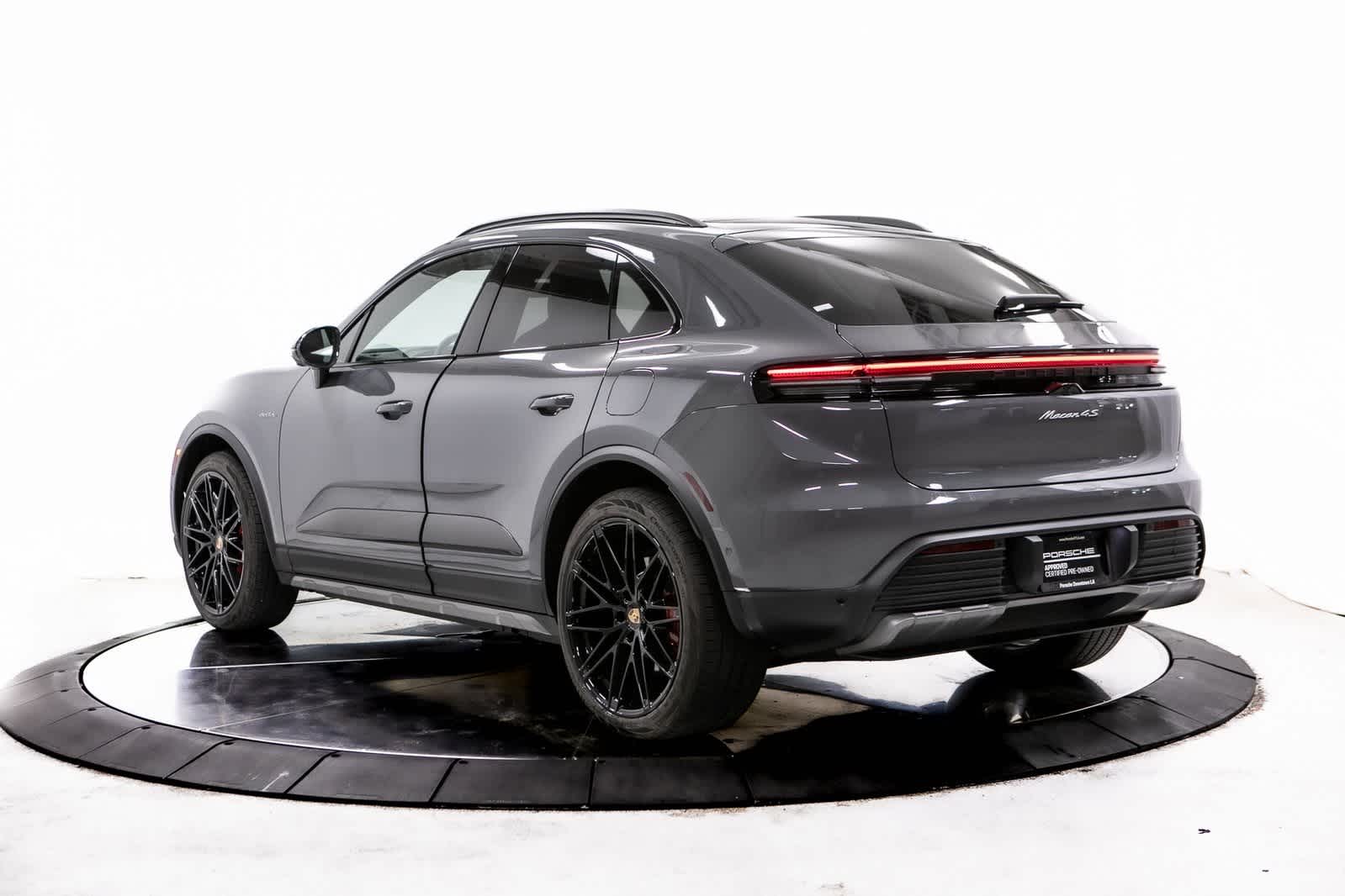 2025 Porsche Macan Electric photo 3