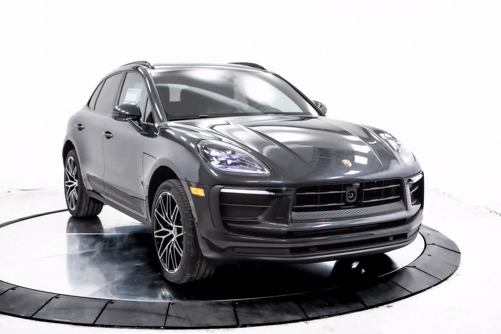 Thumbnail: 2025 Porsche Macan - 9