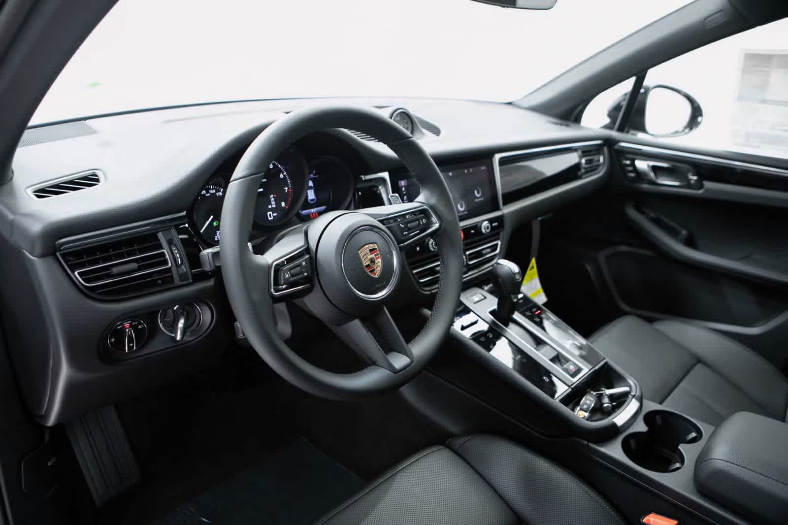 Thumbnail: 2026 Porsche Macan - 4