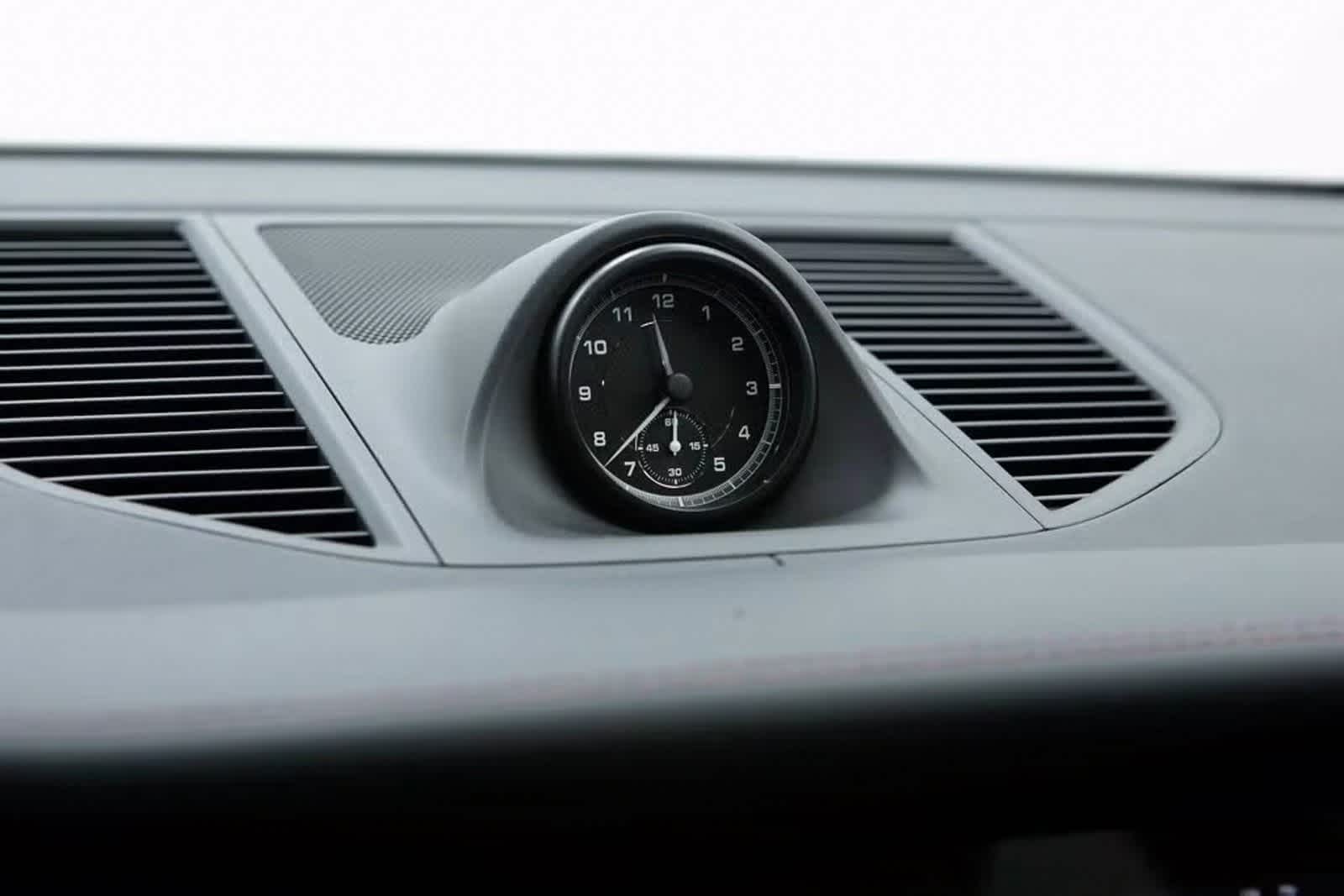 Thumbnail: 2025 Porsche Macan - 25