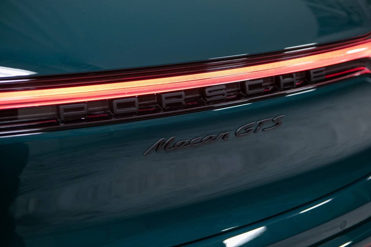 Thumbnail: 2026 Porsche Macan - 16