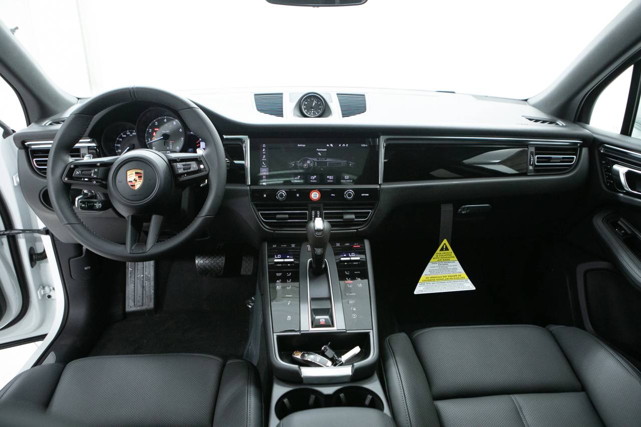 Thumbnail: 2026 Porsche Macan - 20