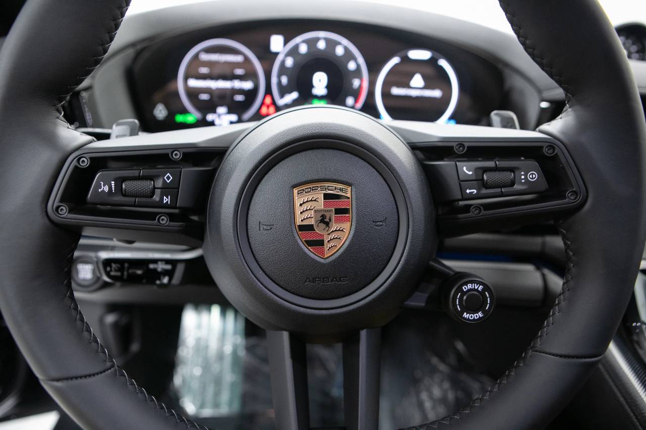 Thumbnail: 2026 Porsche Panamera - 21