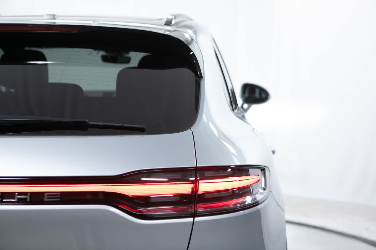 Thumbnail: 2026 Porsche Macan - 20