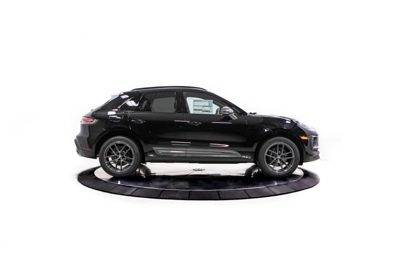 Thumbnail: 2026 Porsche Macan - 8