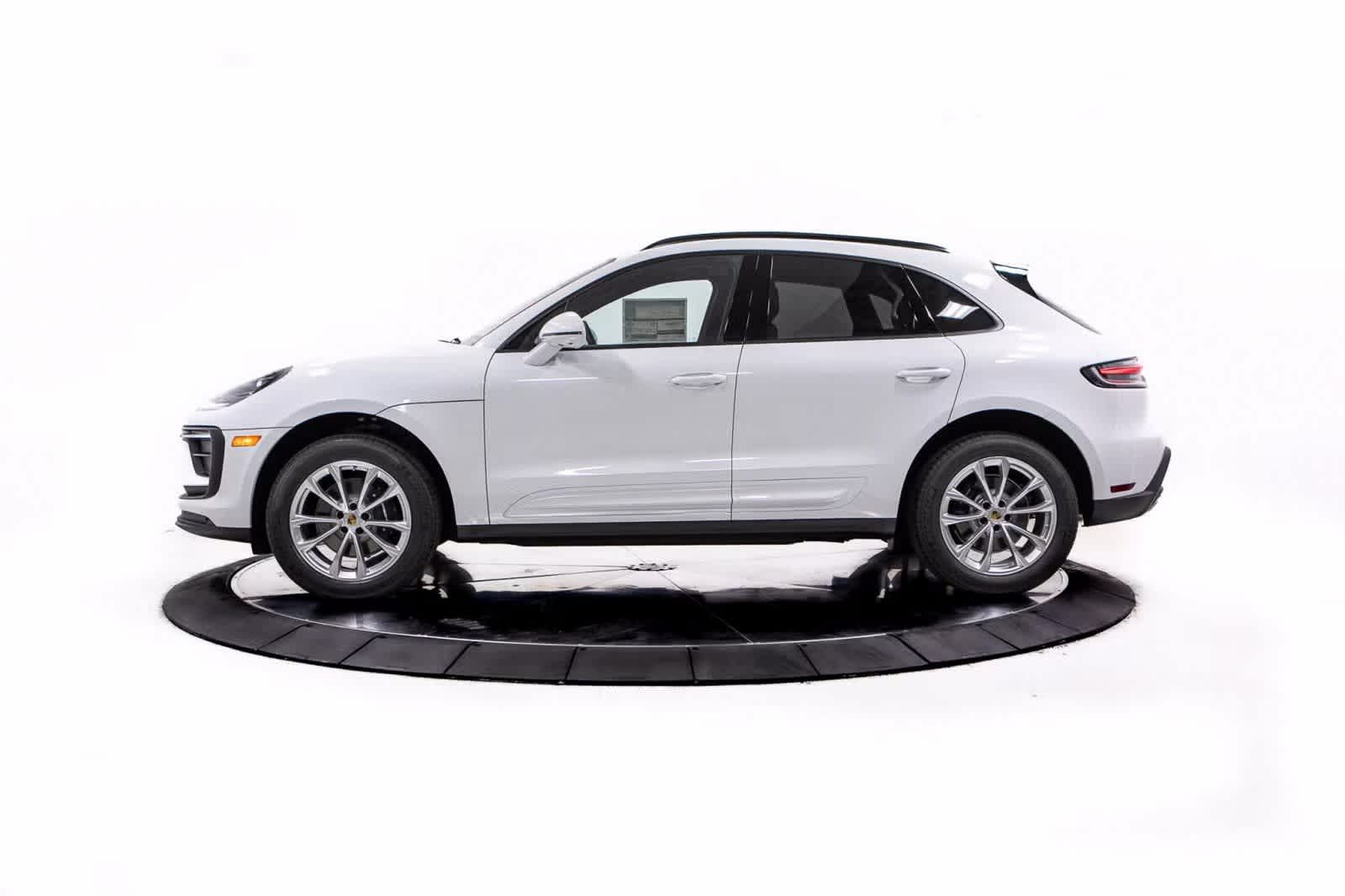 Thumbnail: 2026 Porsche Macan - 2