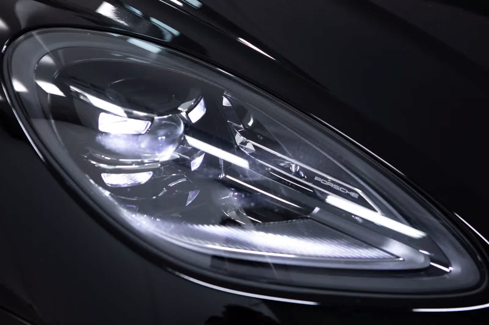 Thumbnail: 2026 Porsche Macan - 17