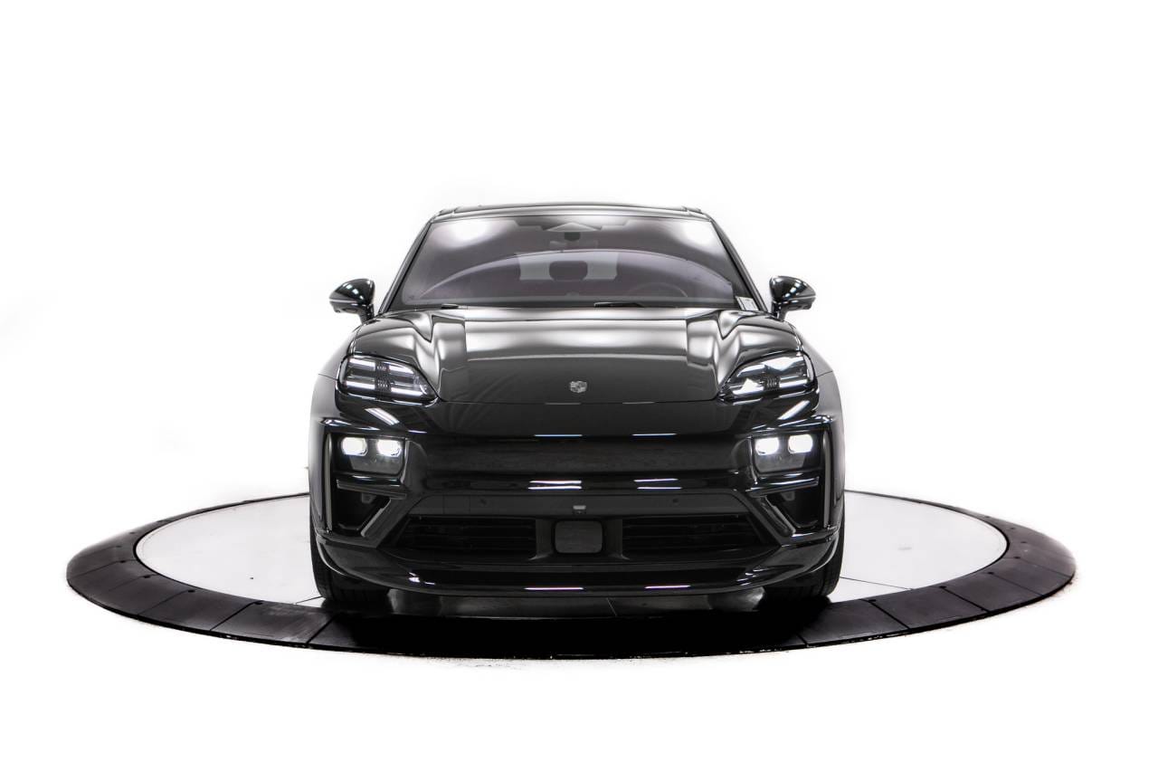 Thumbnail: 2026 Porsche Macan - 10