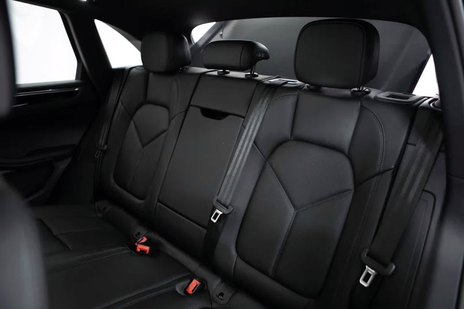 Thumbnail: 2026 Porsche Macan - 35