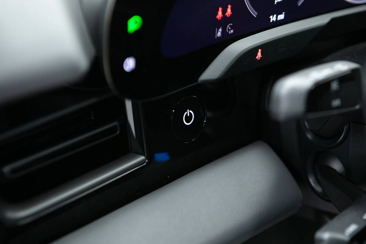 Thumbnail: 2025 Porsche Taycan - 28