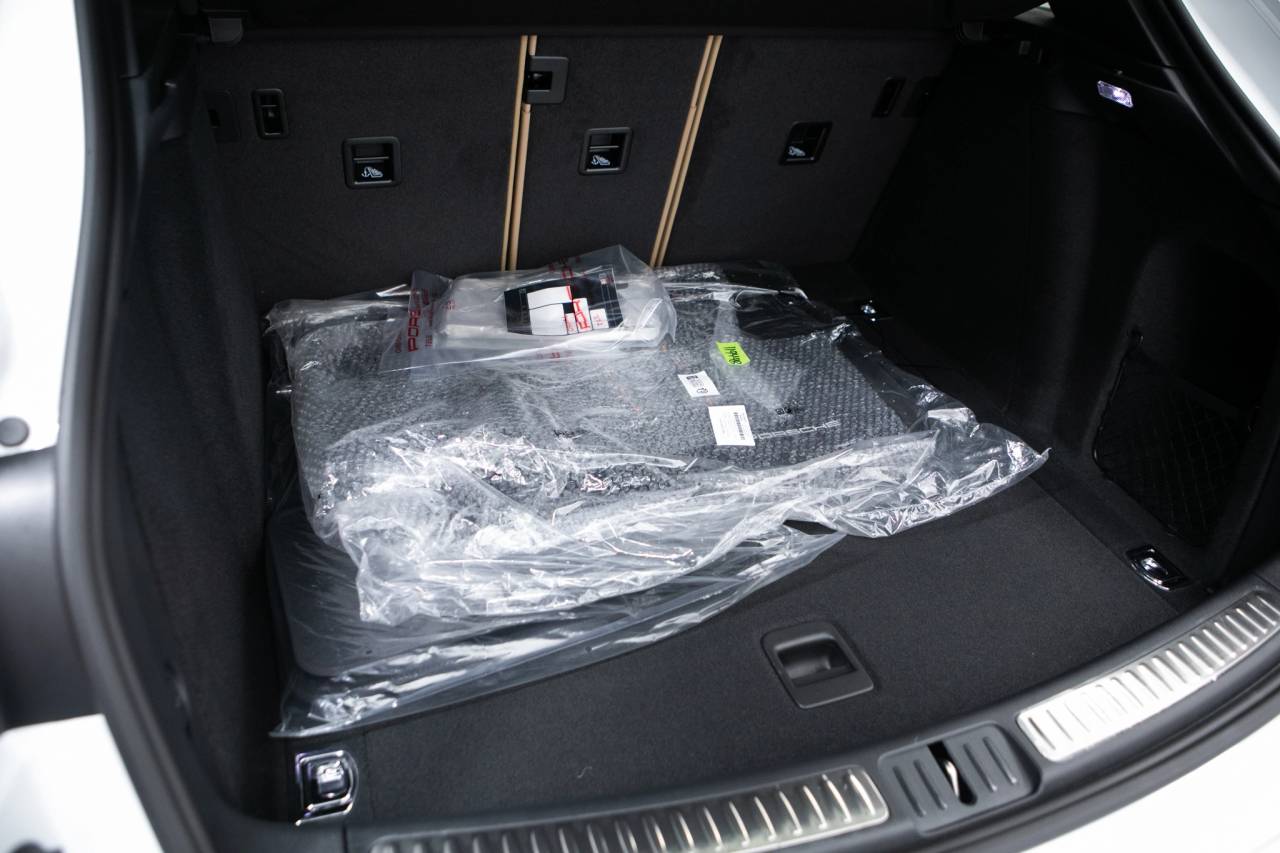 Thumbnail: 2026 Porsche Macan - 38