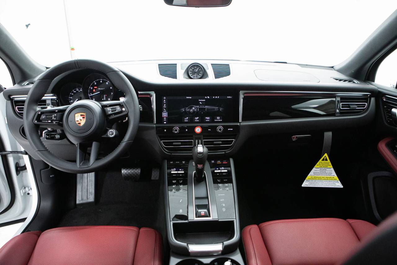 Thumbnail: 2026 Porsche Macan - 20