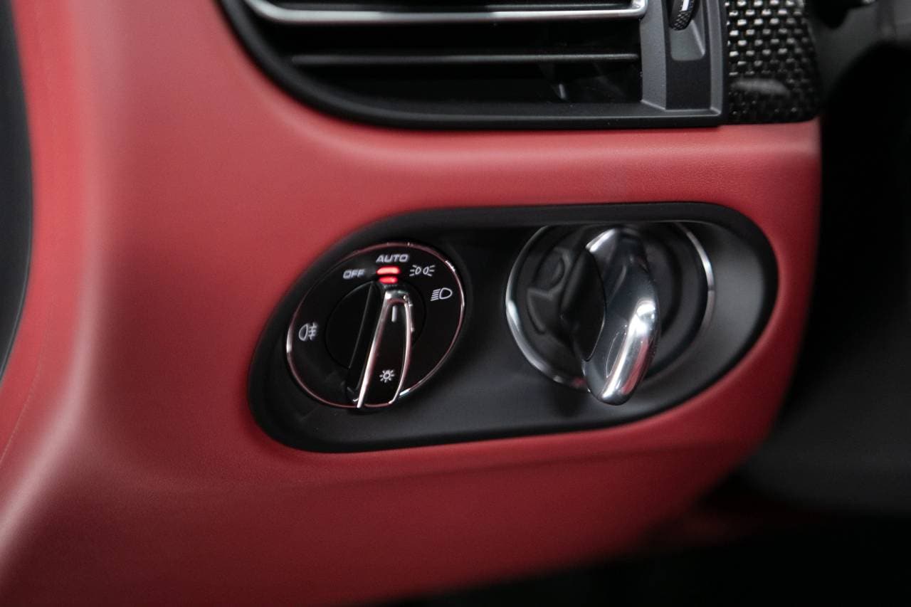 Thumbnail: 2026 Porsche Macan - 28