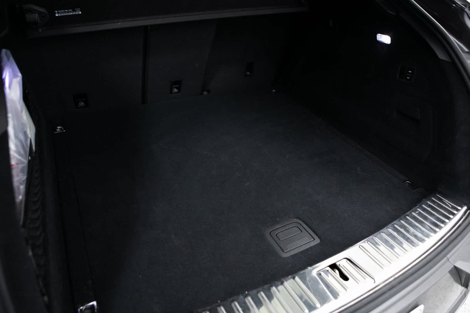 Thumbnail: 2022 Porsche Cayenne - 30