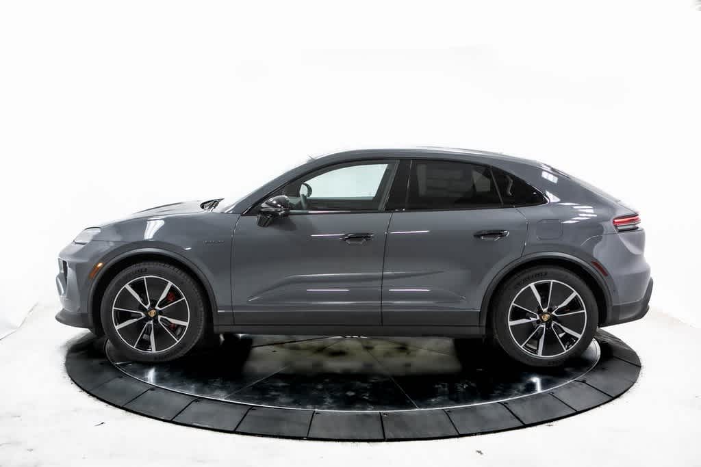 Thumbnail: 2025 Porsche Macan - 2