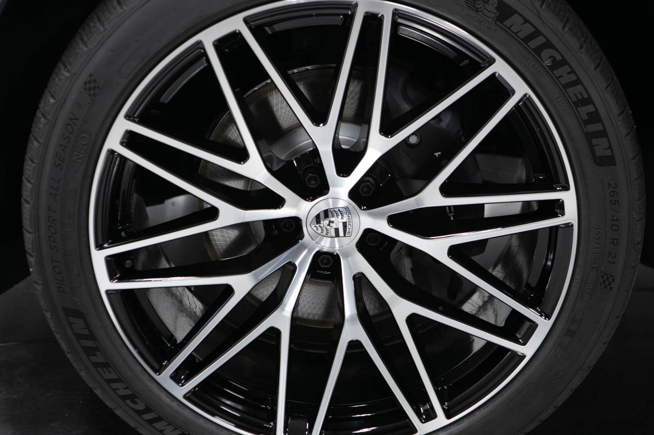 Thumbnail: 2026 Porsche Macan - 11