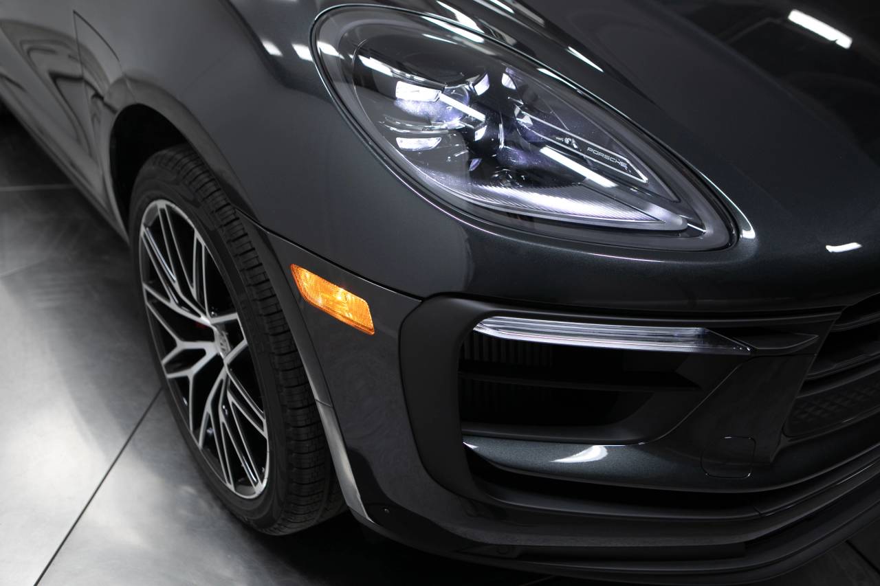 Thumbnail: 2026 Porsche Macan - 12
