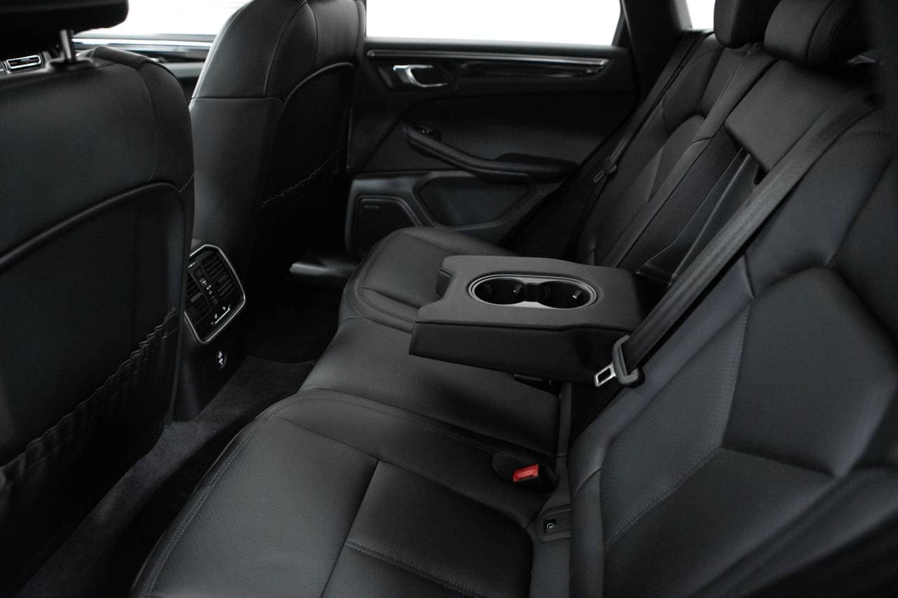 Thumbnail: 2026 Porsche Macan - 37