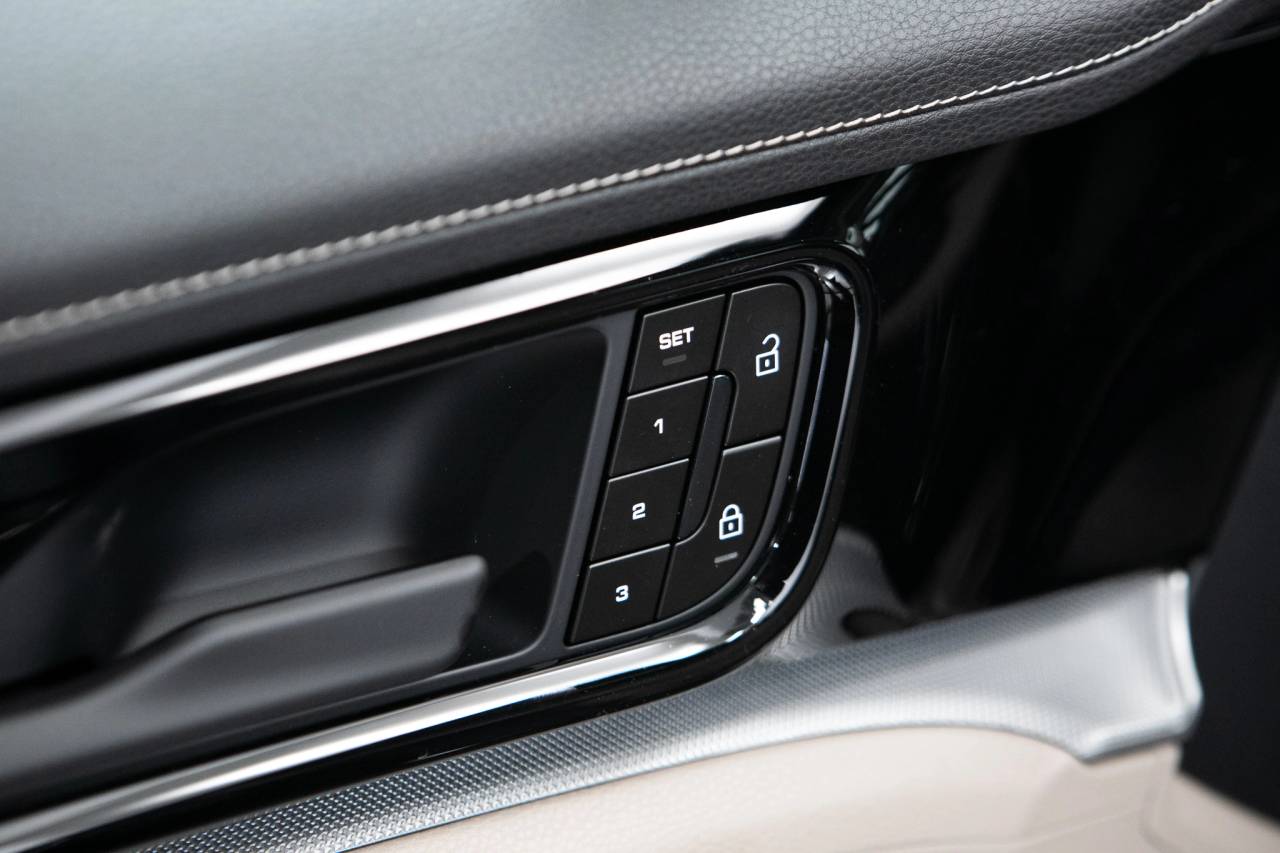 Thumbnail: 2026 Porsche Panamera - 25