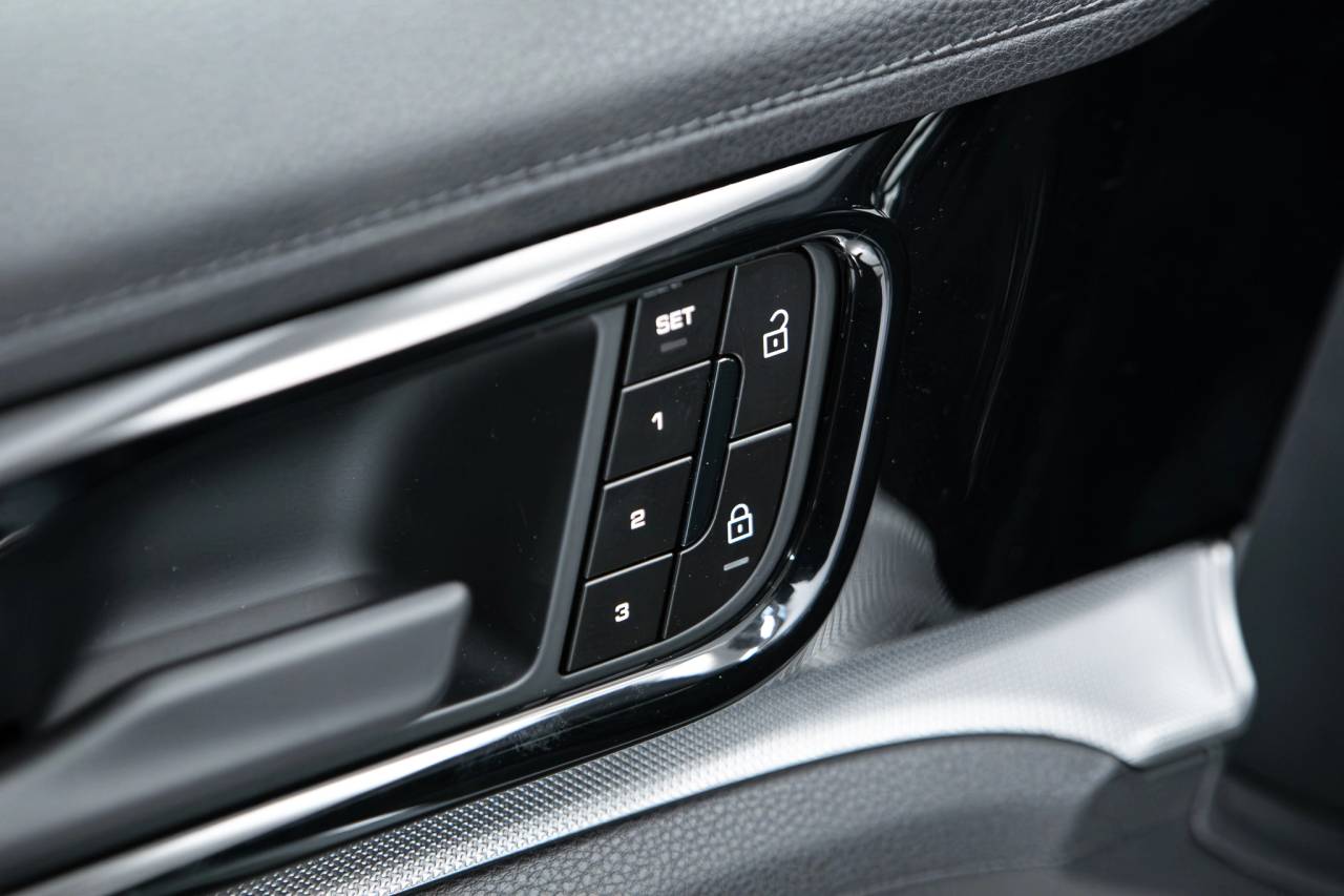 Thumbnail: 2026 Porsche Panamera - 25