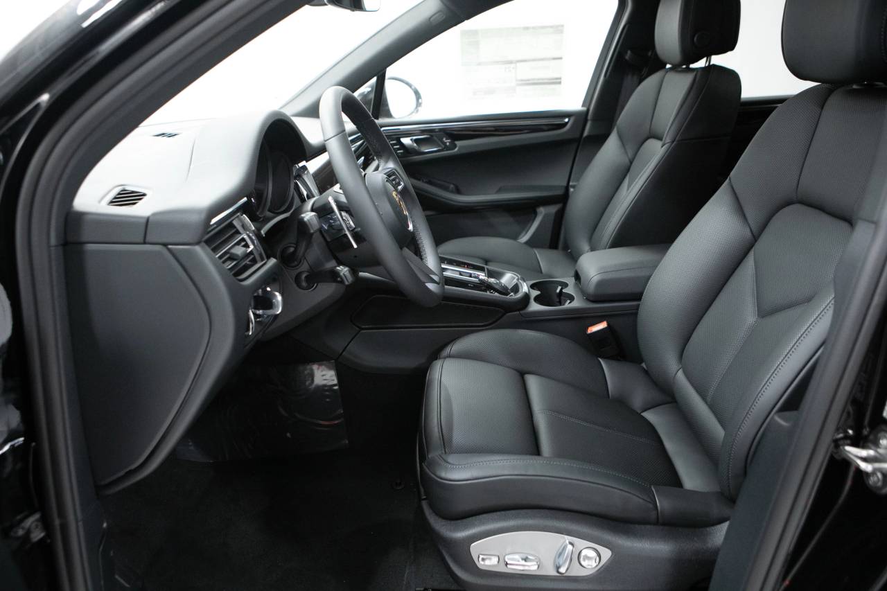 Thumbnail: 2026 Porsche Macan - 23
