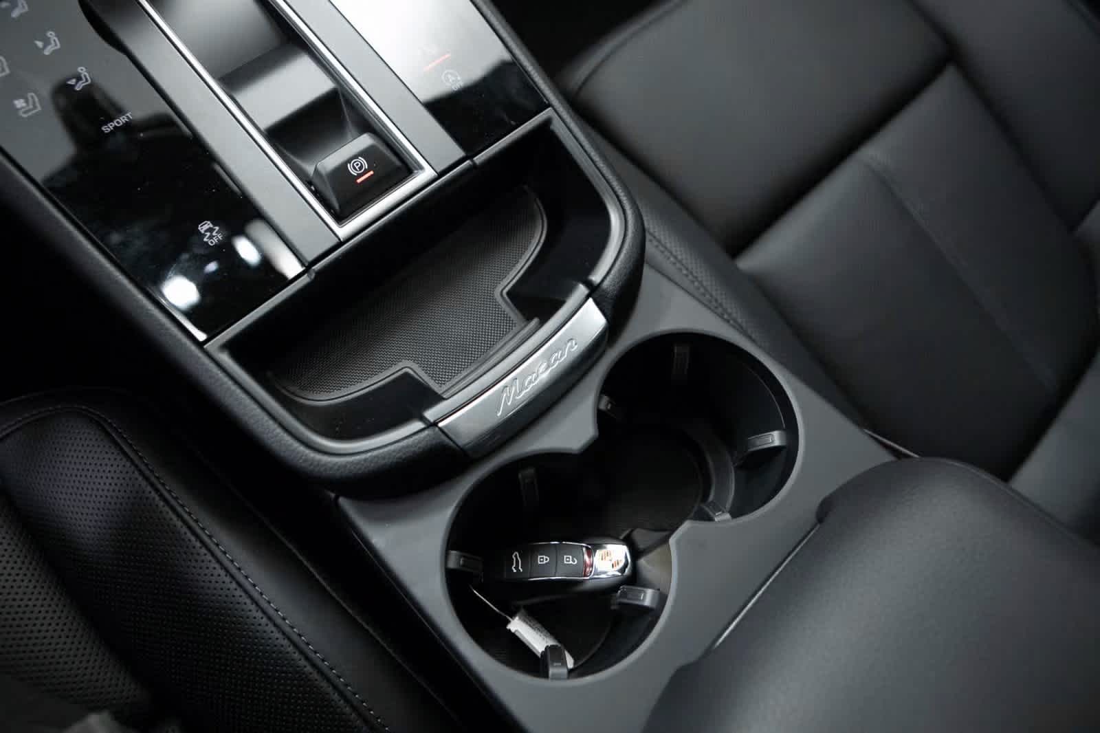 Thumbnail: 2026 Porsche Macan - 27