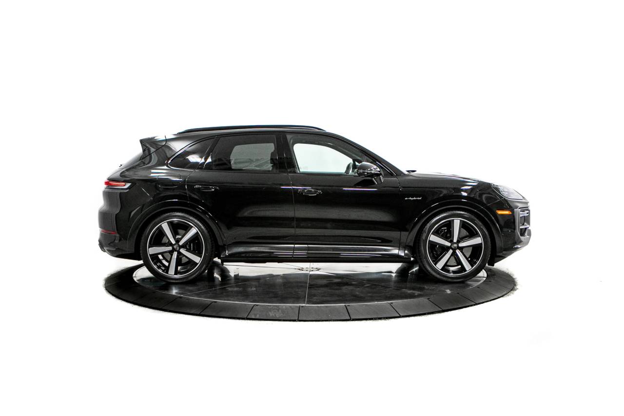 Thumbnail: 2026 Porsche Cayenne - 8