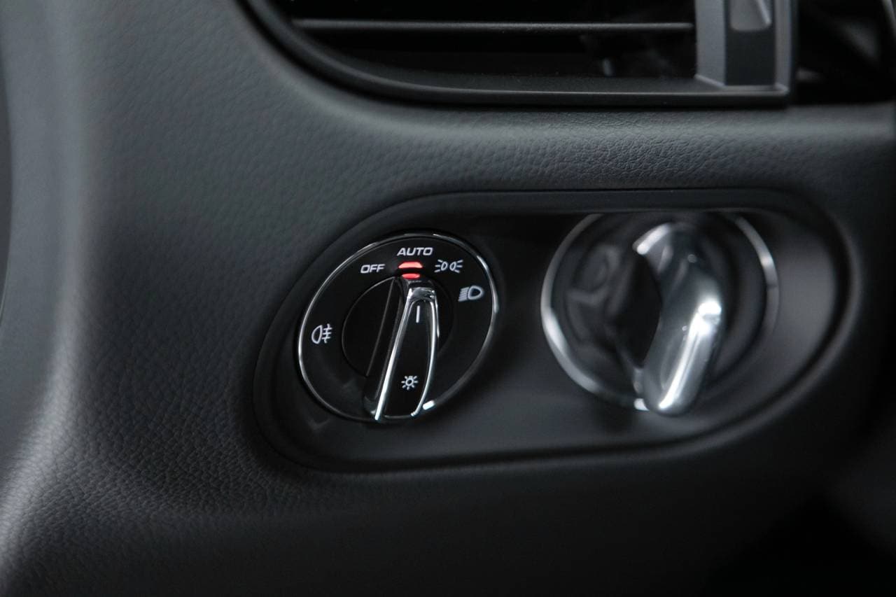 Thumbnail: 2026 Porsche Macan - 27