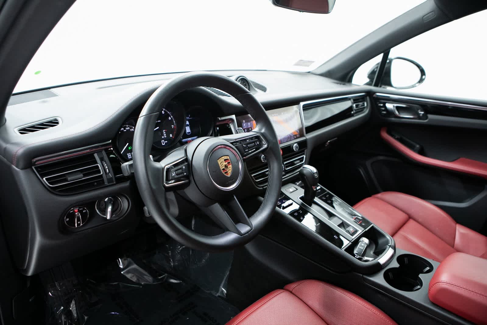 Thumbnail: 2025 Porsche Macan - 4