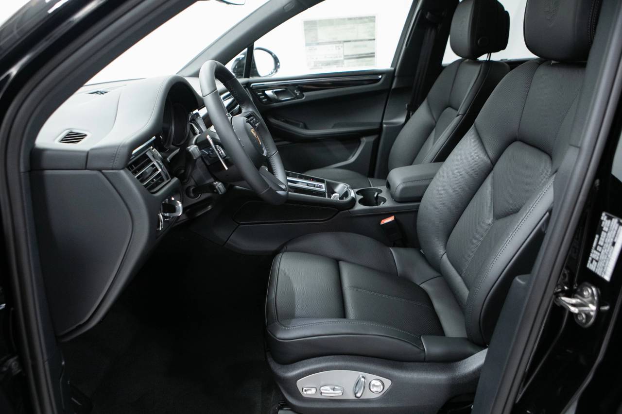 Thumbnail: 2026 Porsche Macan - 23