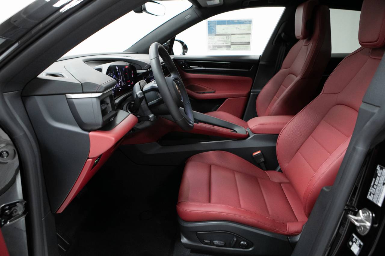 Thumbnail: 2026 Porsche Macan - 22