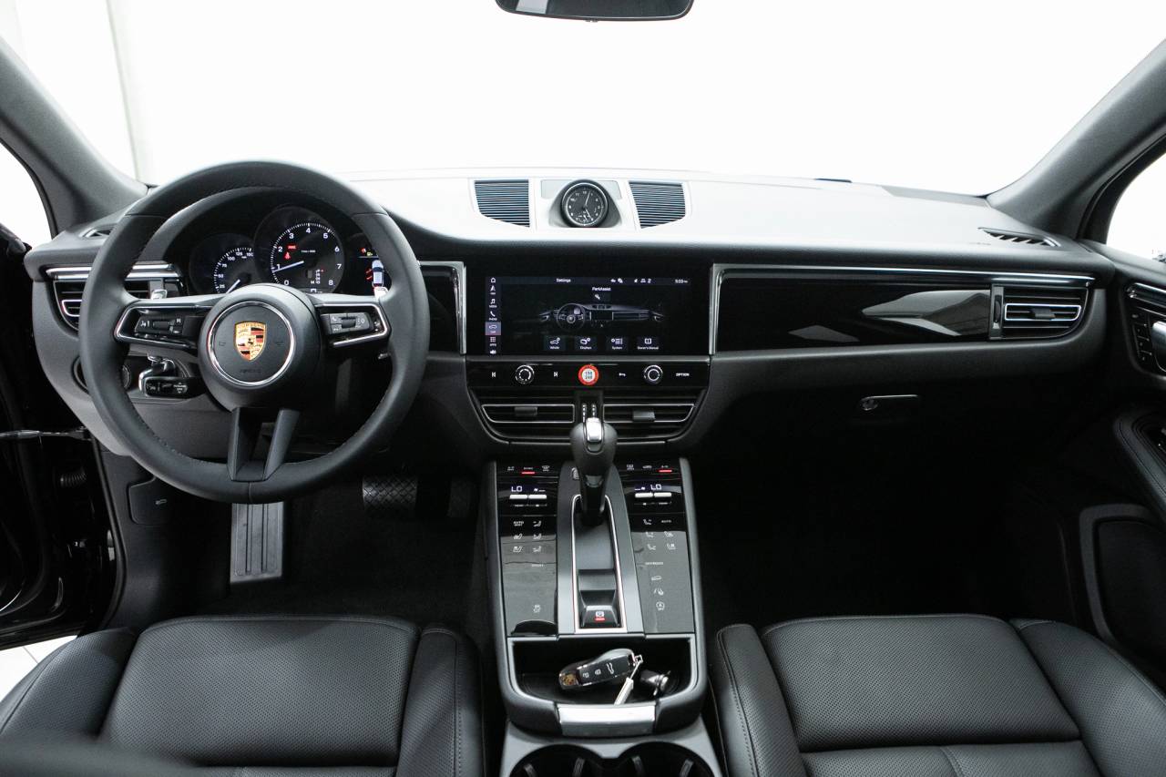 Thumbnail: 2026 Porsche Macan - 20