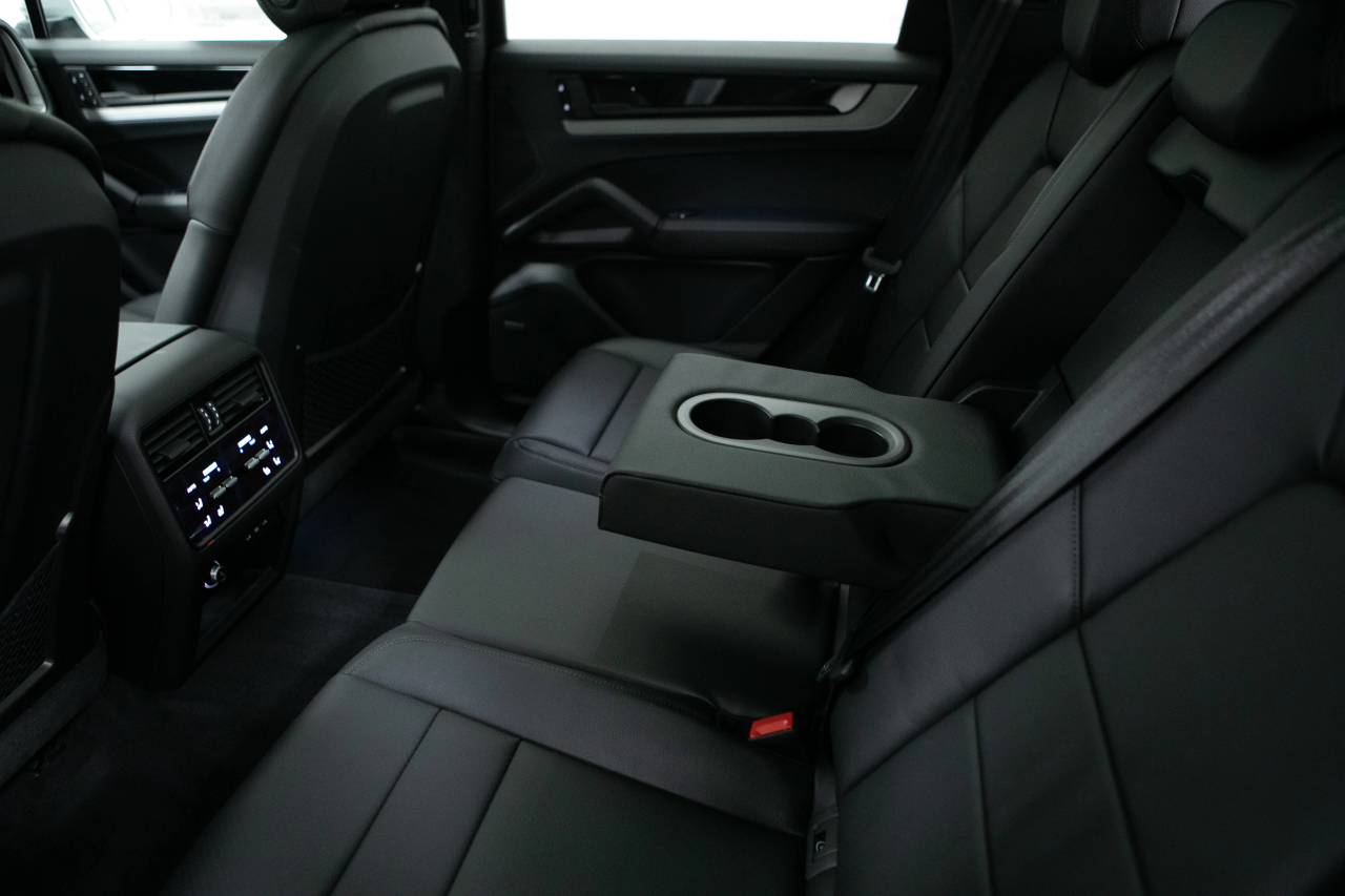 Thumbnail: 2025 Porsche Cayenne - 37