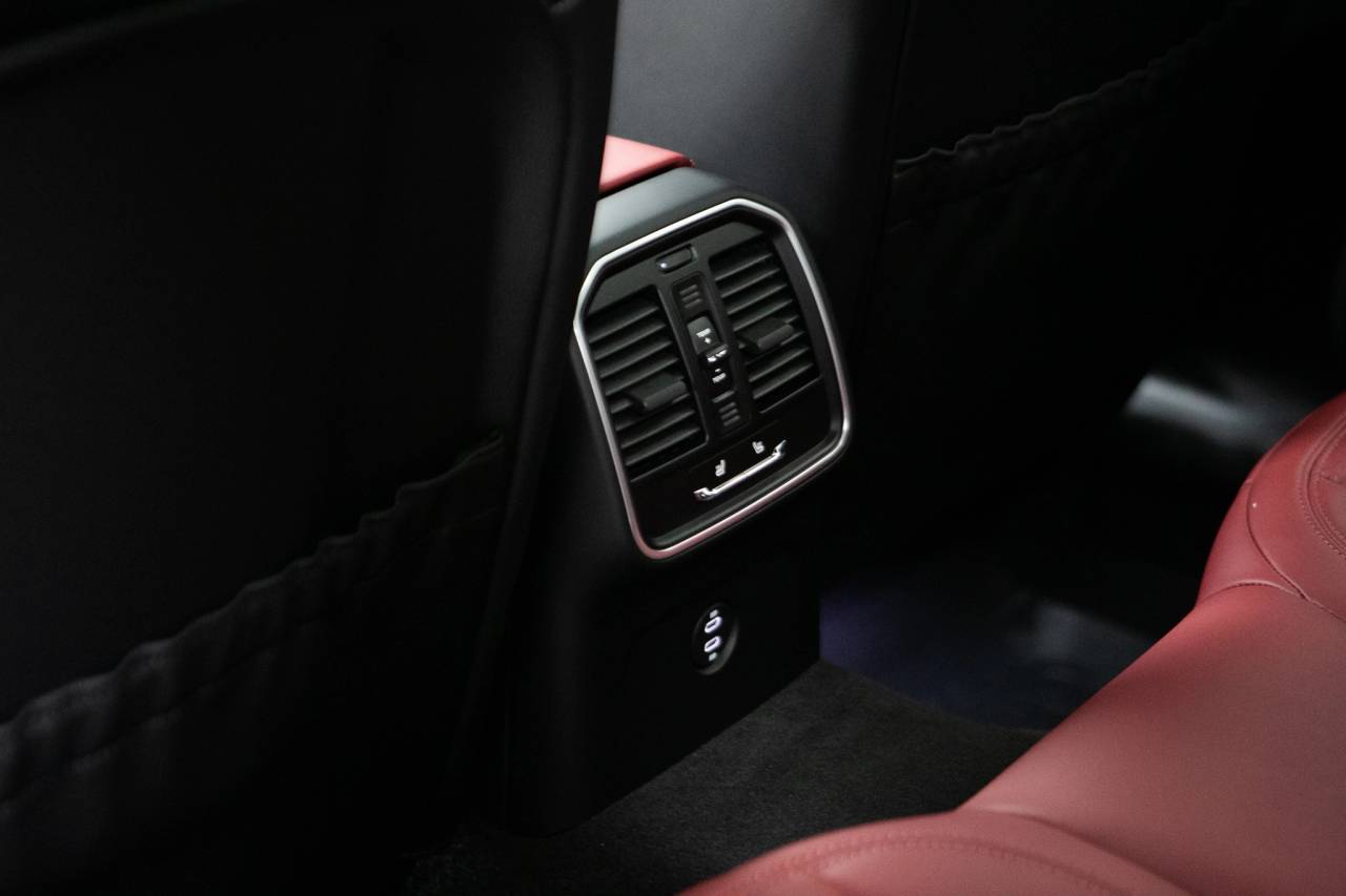 Thumbnail: 2026 Porsche Macan - 36