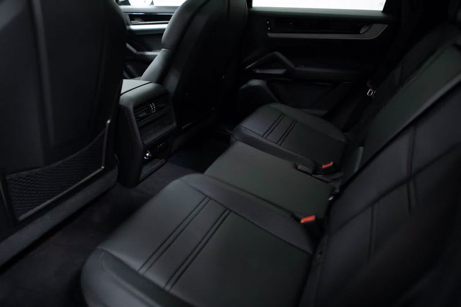 Thumbnail: 2025 Porsche Cayenne - 28