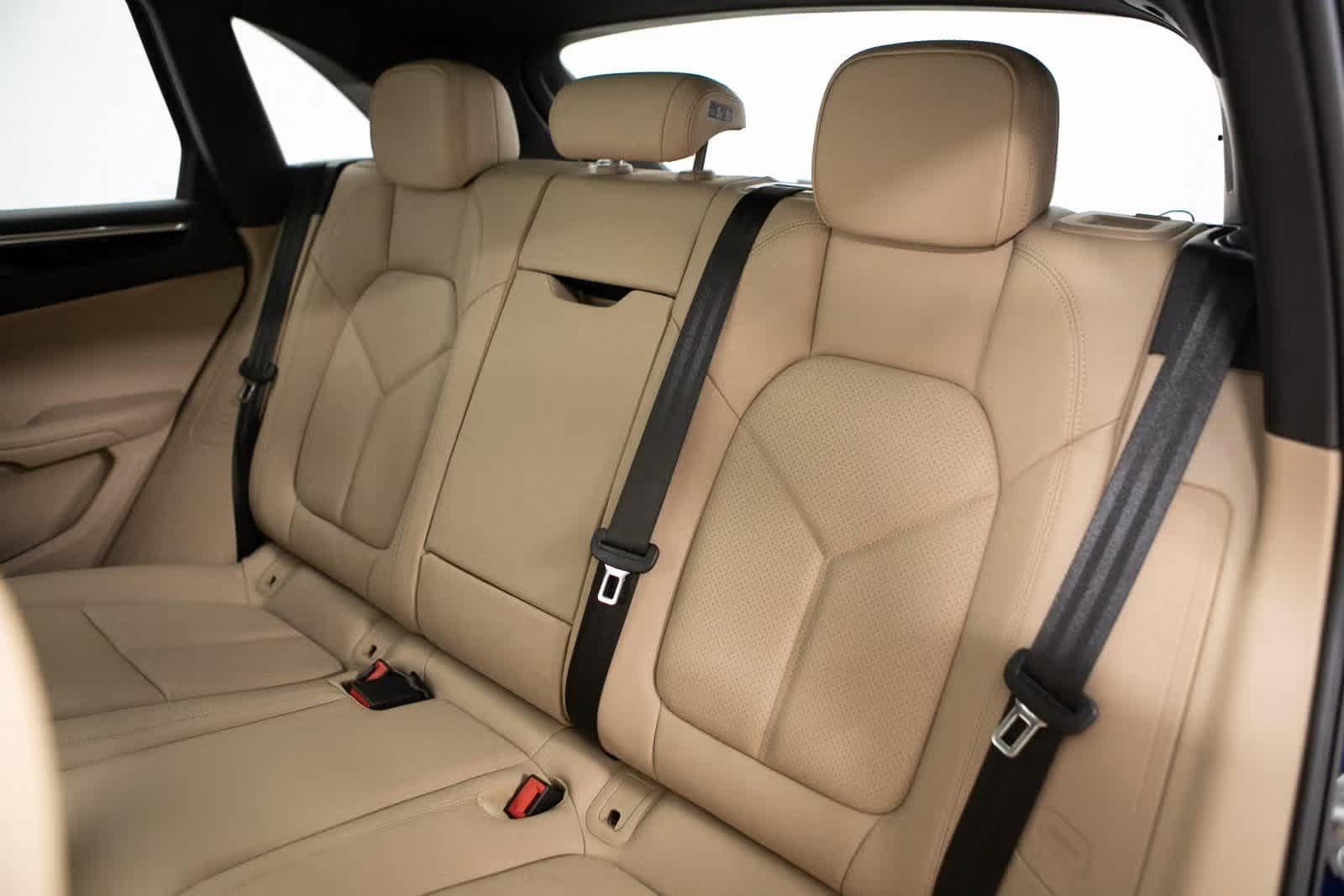 Thumbnail: 2025 Porsche Macan - 28